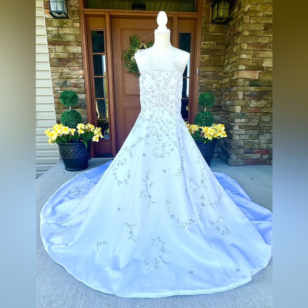 Stunning NWT Forever Yours Wedding Gown Dress 10 #43245 Floral White Long Train